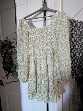 Pretty Lulu's Light Green Floral Dress Smocked Small